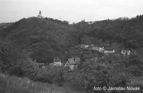 Pohledy na kostel sv. Matěje z Horní Šárky (1978)